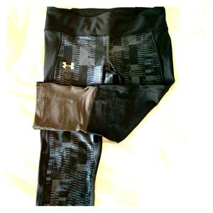 Under Armor leggings Size Lg fit like a M